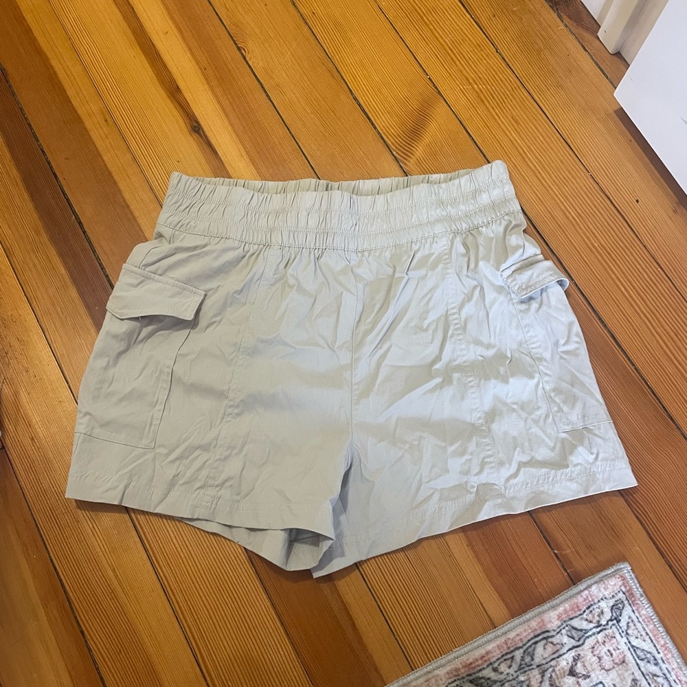 Yogalicious Women's Cargo Shorts in Light Gray